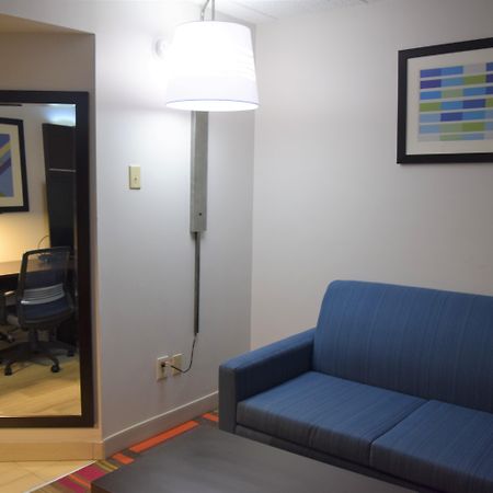 Holiday Inn Express Philadelphia Ne-Bensalem, An Ihg Hotel Bagian luar foto