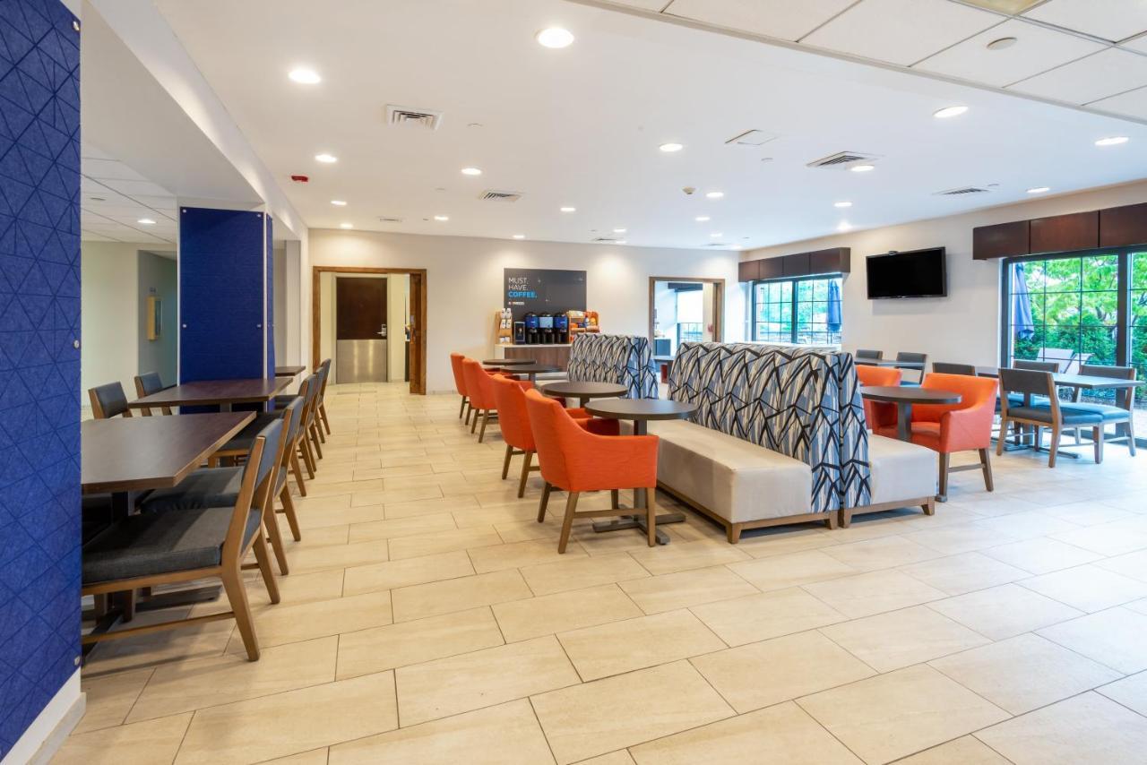 Holiday Inn Express Philadelphia Ne-Bensalem, An Ihg Hotel Bagian luar foto