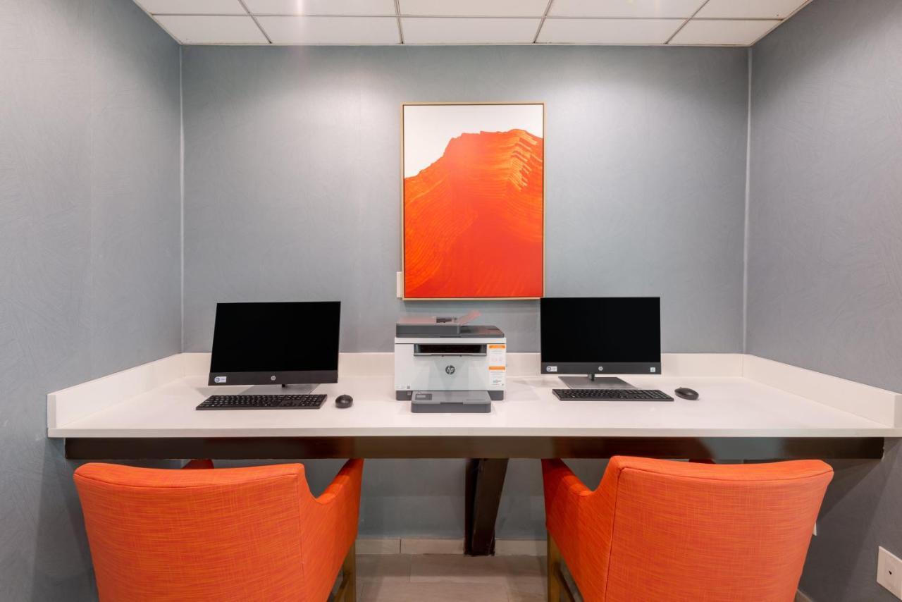 Holiday Inn Express Philadelphia Ne-Bensalem, An Ihg Hotel Bagian luar foto