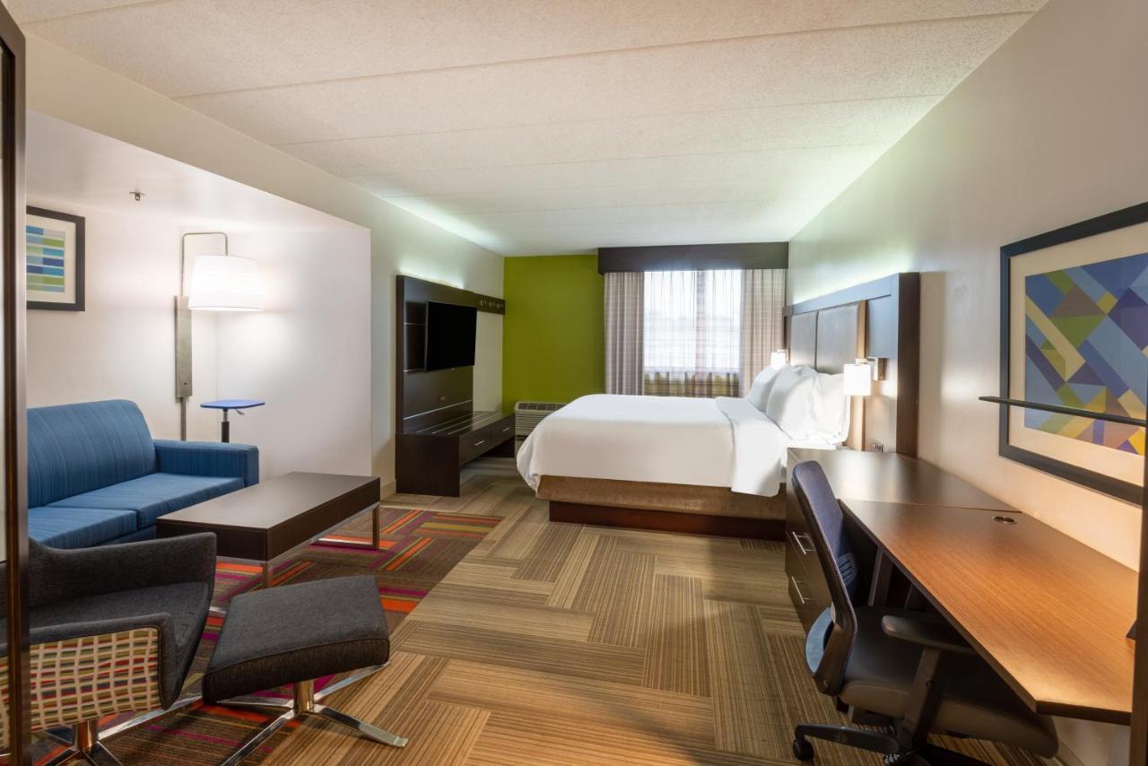 Holiday Inn Express Philadelphia Ne-Bensalem, An Ihg Hotel Bagian luar foto