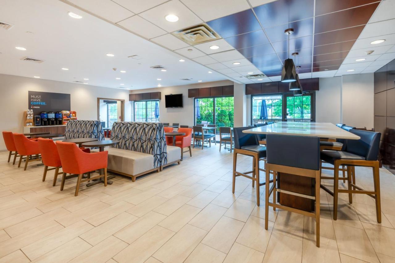 Holiday Inn Express Philadelphia Ne-Bensalem, An Ihg Hotel Bagian luar foto