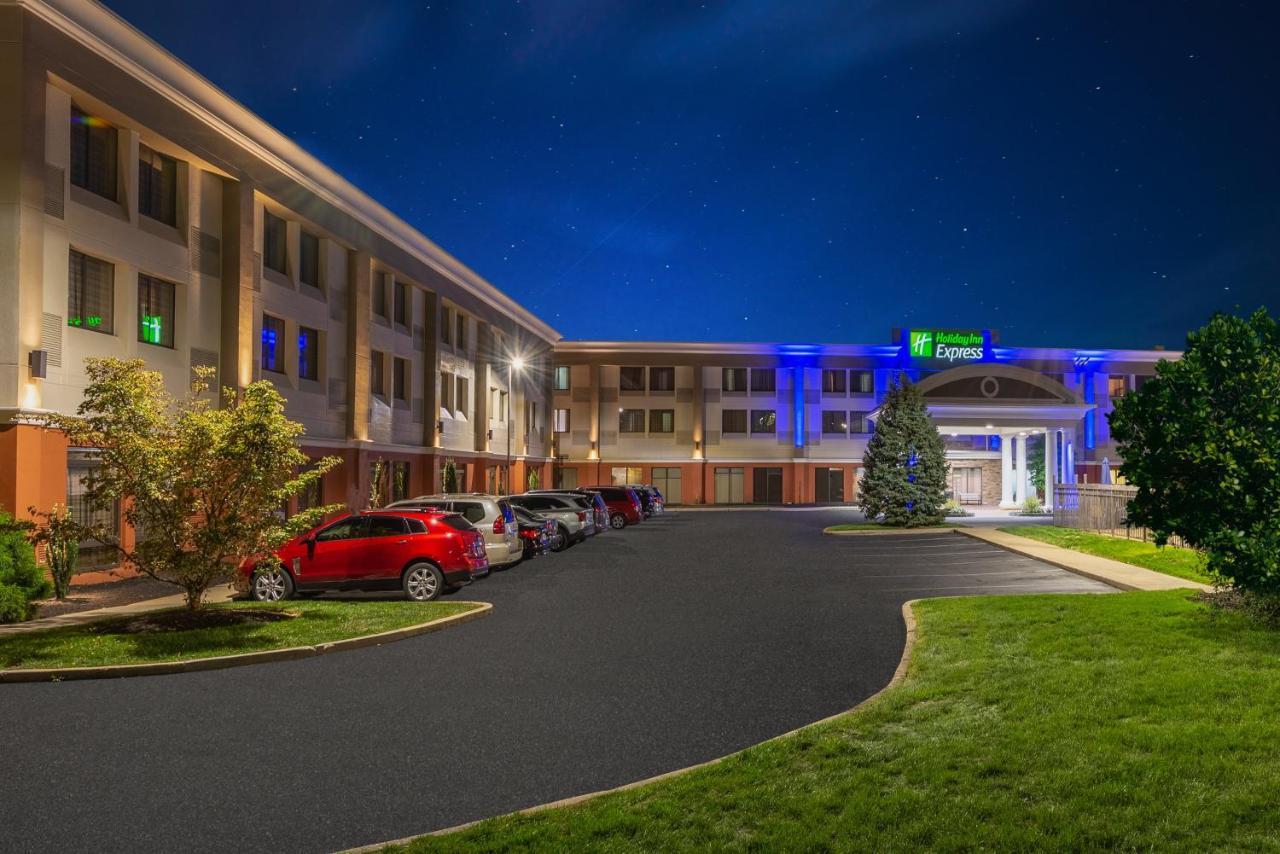 Holiday Inn Express Philadelphia Ne-Bensalem, An Ihg Hotel Bagian luar foto