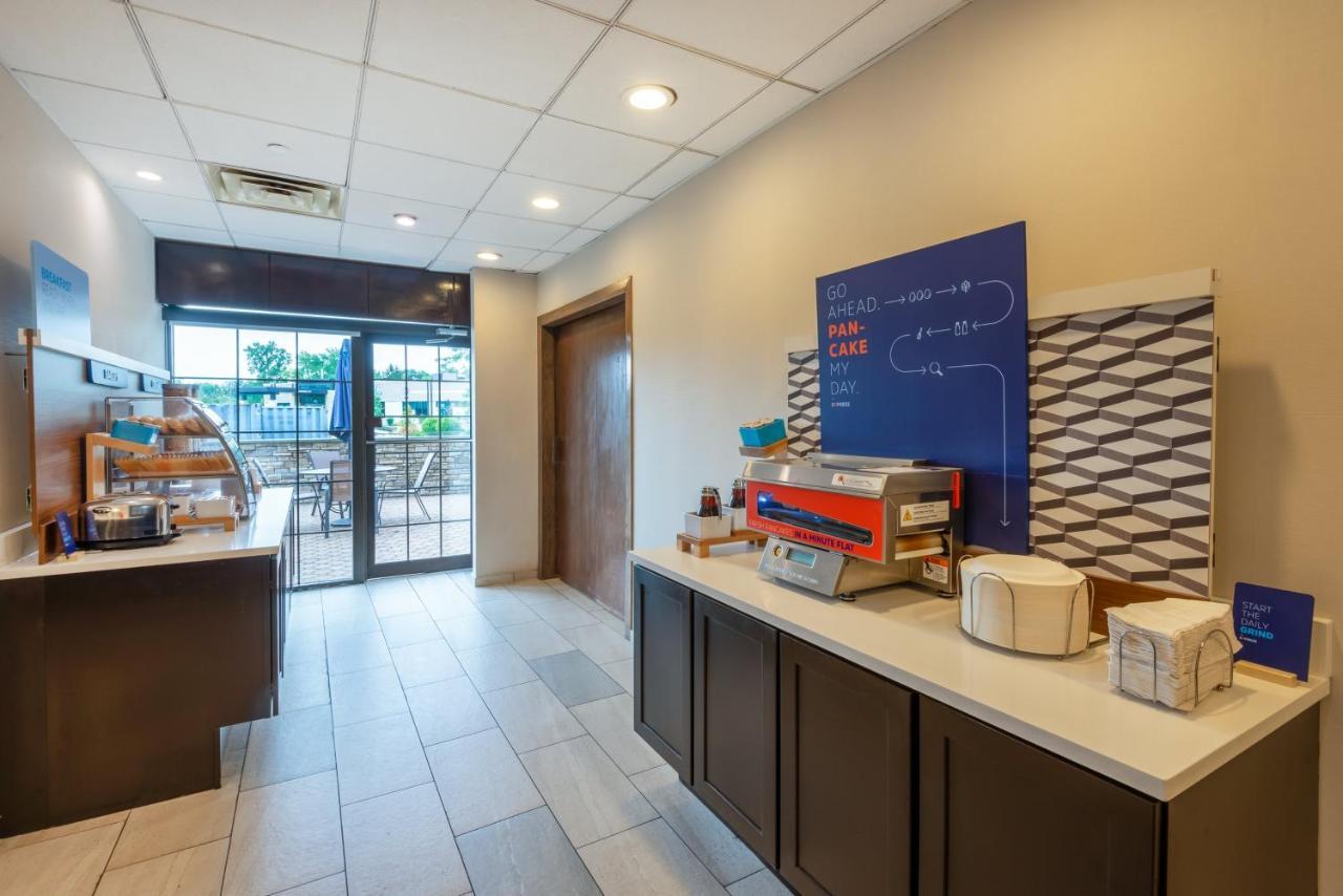 Holiday Inn Express Philadelphia Ne-Bensalem, An Ihg Hotel Bagian luar foto