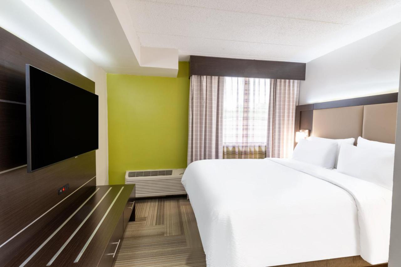 Holiday Inn Express Philadelphia Ne-Bensalem, An Ihg Hotel Bagian luar foto