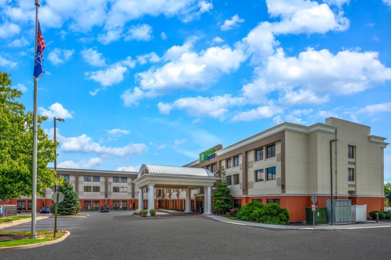 Holiday Inn Express Philadelphia Ne-Bensalem, An Ihg Hotel Bagian luar foto