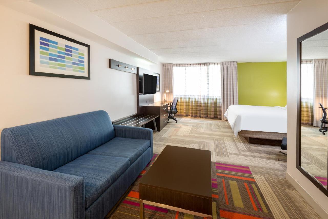 Holiday Inn Express Philadelphia Ne-Bensalem, An Ihg Hotel Bagian luar foto