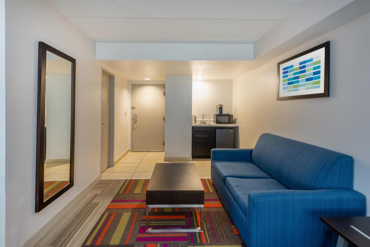 Holiday Inn Express Philadelphia Ne-Bensalem, An Ihg Hotel Bagian luar foto